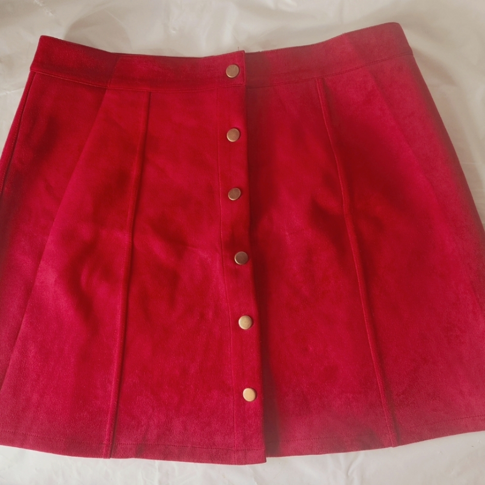 Clothink Deep Red Mini Skirt.  Women's Faux Suede Snap Front Pleated Skirt